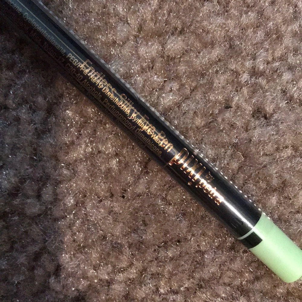 Pixie by Petra eye liner